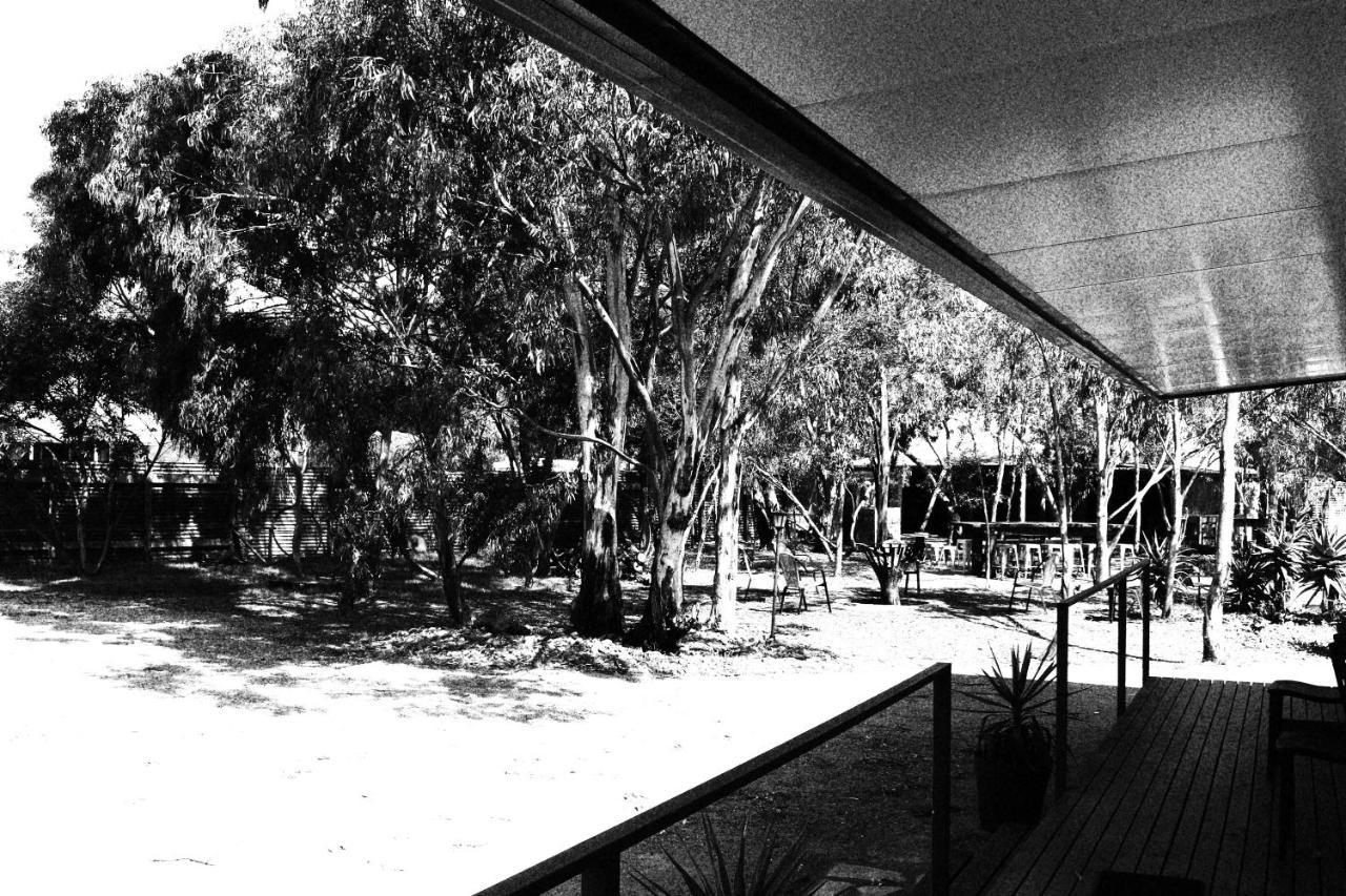 Under The Mount Motel Melrose Exterior foto